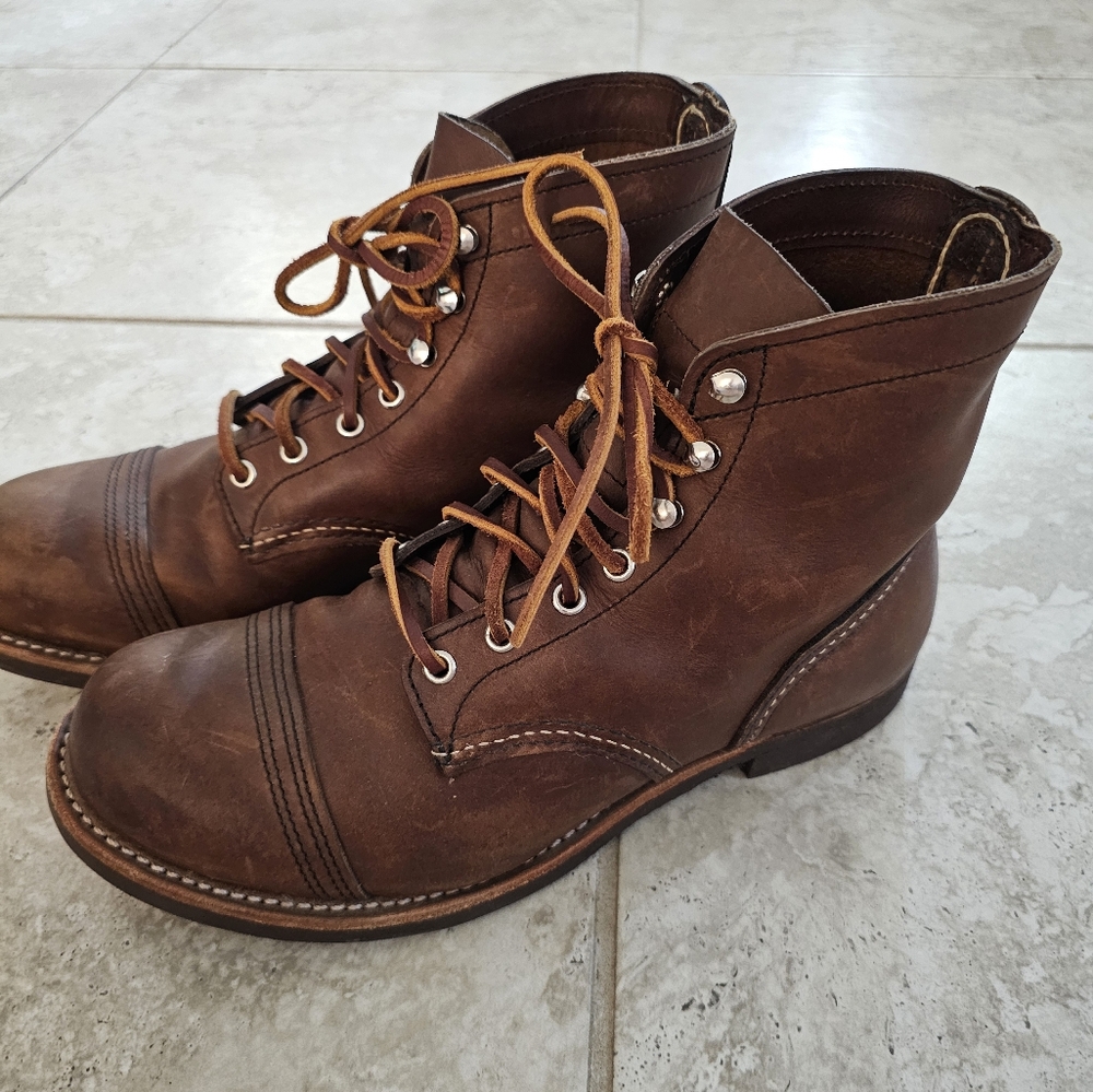 Red Wing - Iron Ranger 8111 Cap Toe - size 9 - 2EE - EUC